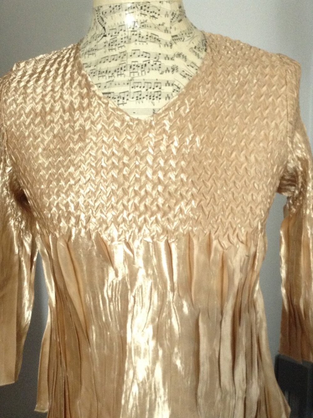 Essentials By Milano Gold Metallic Pleated Top M